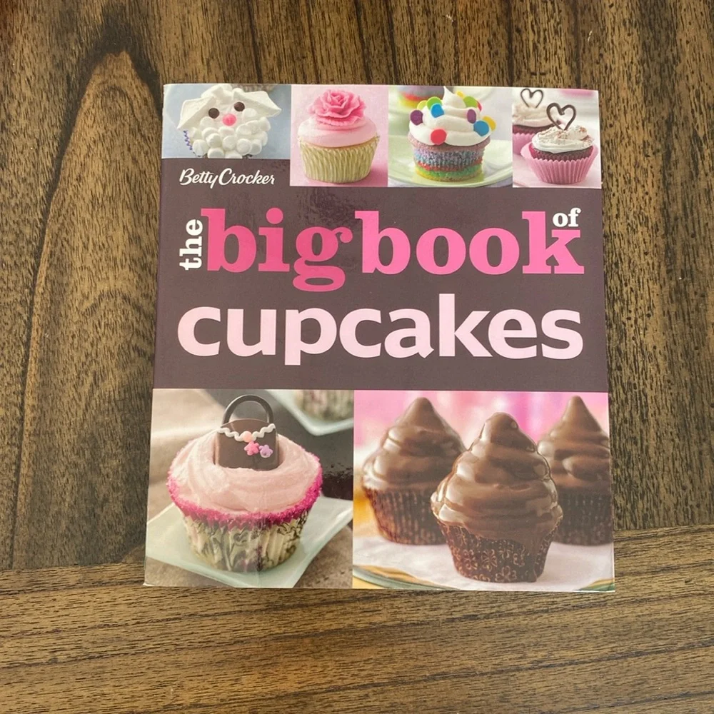 Betty Crocker The Big Book Of Cupcakes Paperback Party Baking Cookbook - Picture 1 of 7